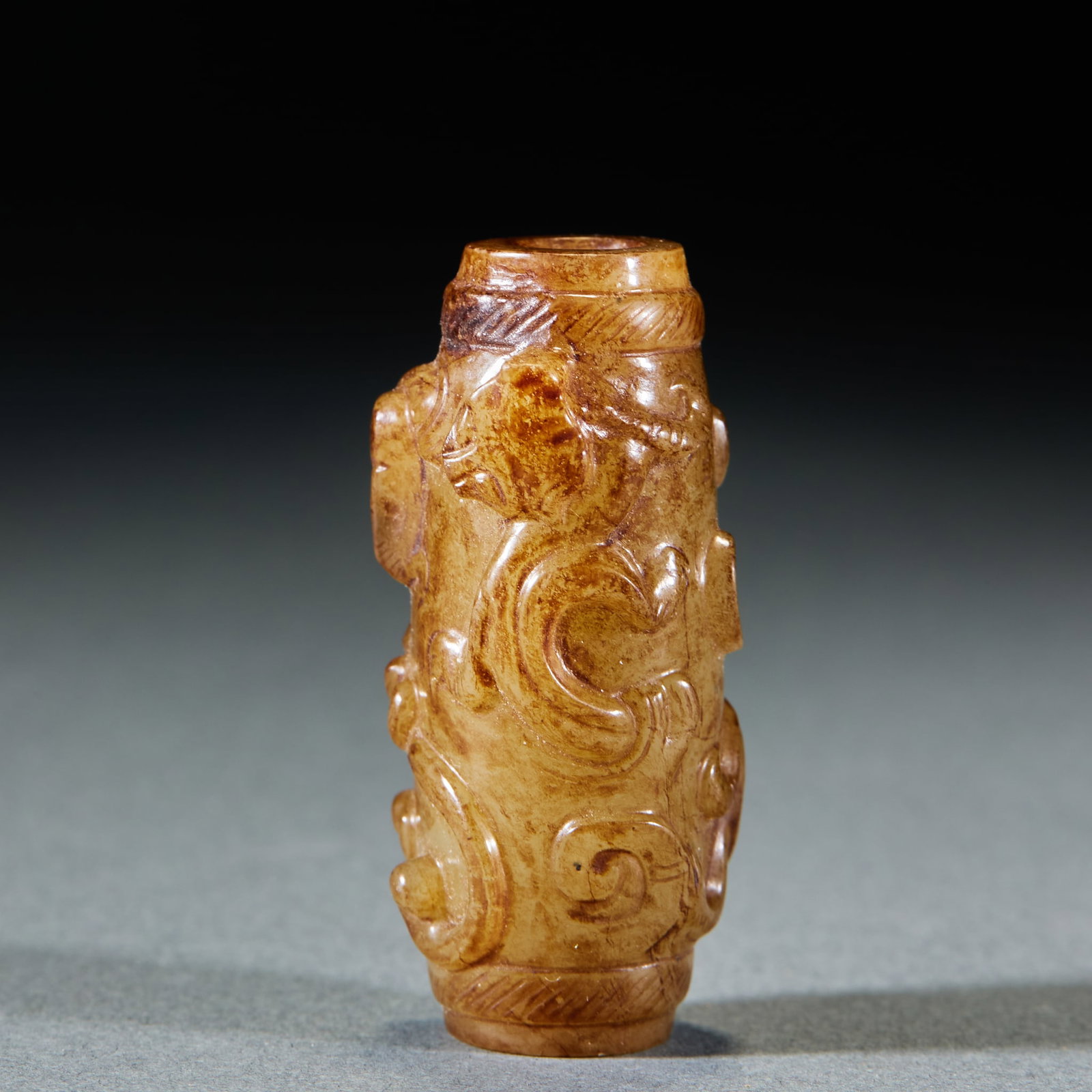 Han Dynasty Chilong and Phoenix Pattern Jade Lezi: Han Dynasty Chilong and Phoenix Pattern Jade Lezi: Made of jade with natural mottling, relief carved with auspicious chilong and phoenix patterns and mild jade texture; Length 4.9cm, diameter 2.2cm, w