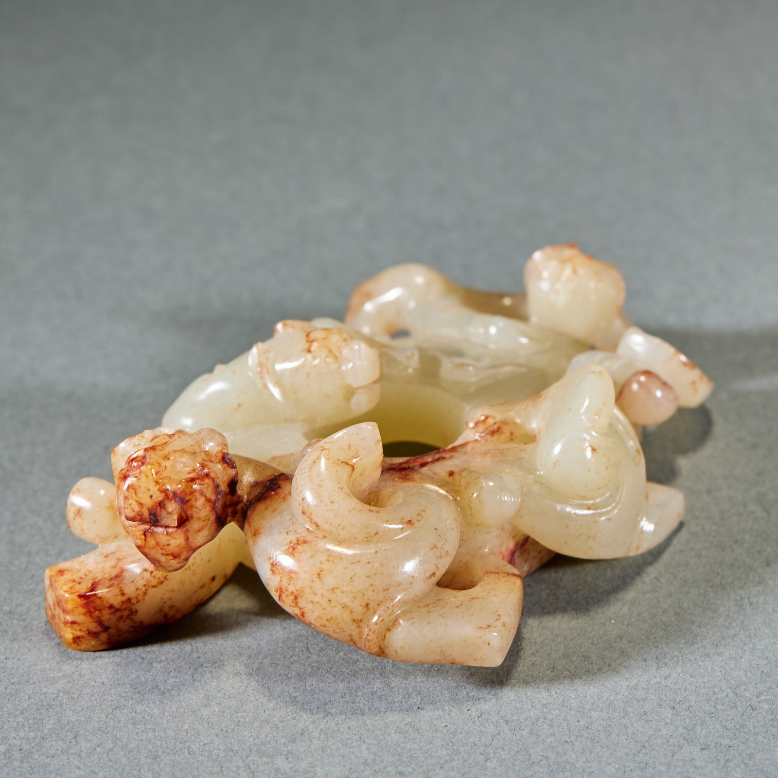Han Dynasty Double Chilong Heart-Shaped Pendant: Han Dynasty Double Chilong Heart-Shaped Pendant: Made of jade with red natural mottling, openwork carved with double chilong patterns and mild jade texture; Length 8.3cm, width 5.2cm, weight 94g; A fi
