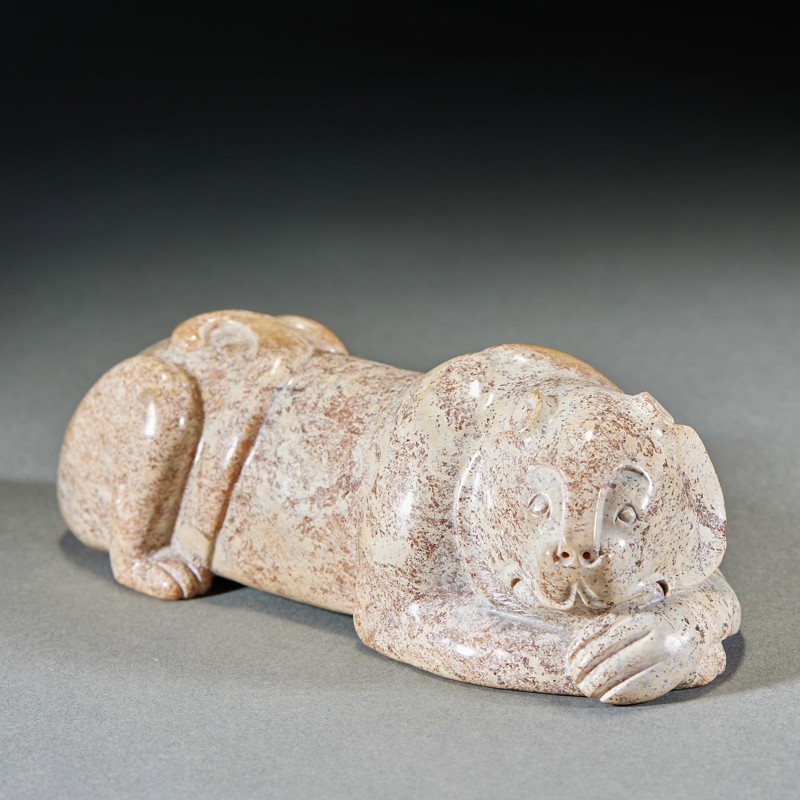 Han Dynasty Autumn Mountain Tiger Paperweight: Han Dynasty Autumn Mountain Tiger Paperweight: Made of jade with natural mottling, carved into reclining tiger shape with solemn expression; Height 4.7cm, length 16cm, width 6cm, weight 729g; Thick ja
