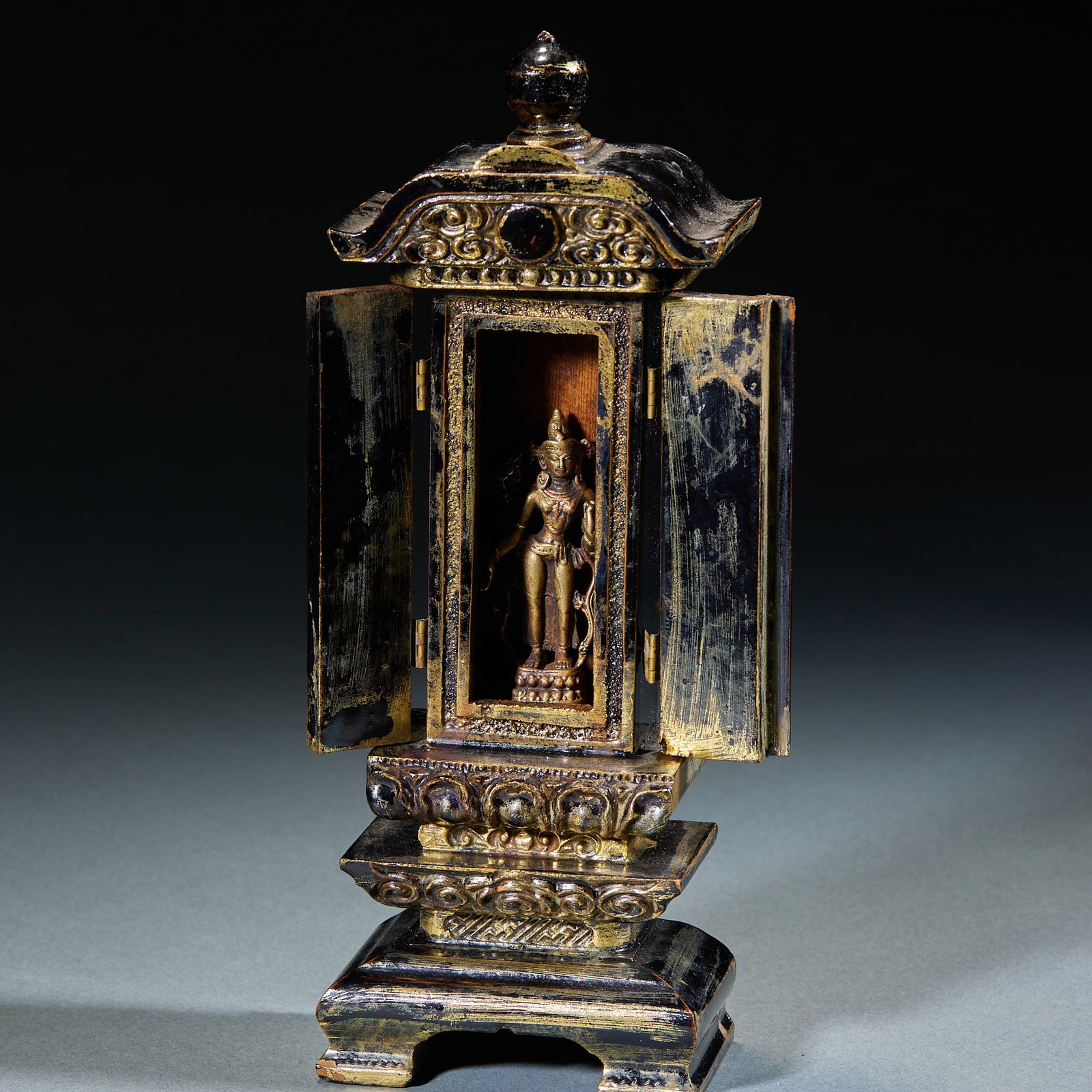 Alloy Copper Tara with Niche: Alloy Copper Tara Statue with Niche: Alloy copper Buddha statue matched with wooden Buddhist niche; Buddha Height 6.5cm, length 2.5cm; Compact shape and primitive craft feature classic Tibetan style.