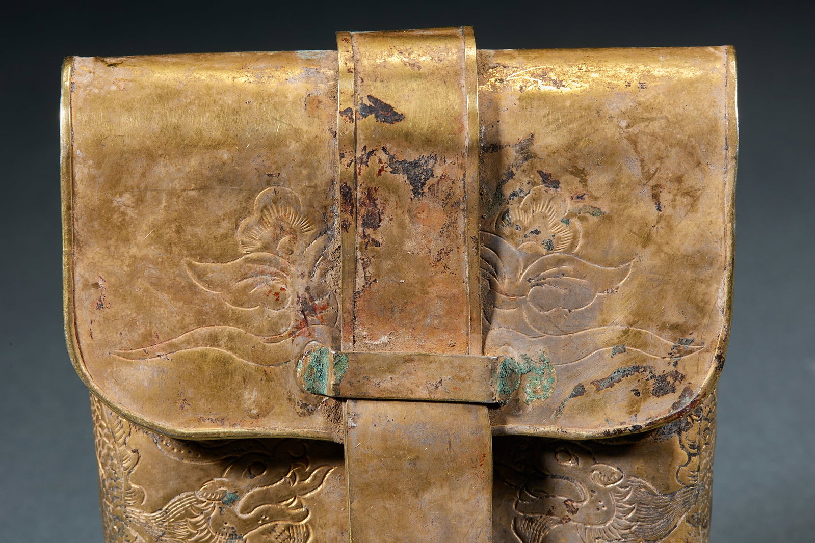 Gilt Bronze Carved Dragon Pattern Pouch - 3