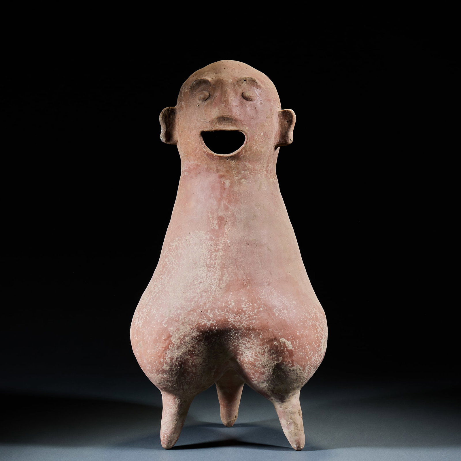 Xiajia Culture Pottery Pot: Xiajiadian Culture Pottery Pot: Made of red pottery with human-shaped three-legged design, open facial features and primitive simple overall style; Height 48cm, diameter 23cm; An early cultural relic