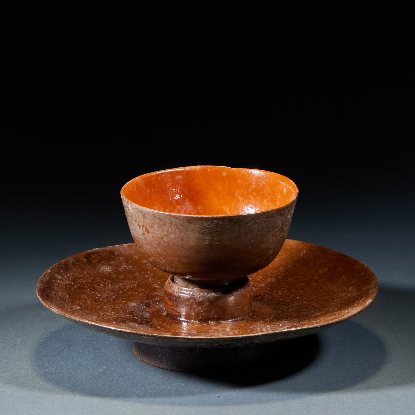 Lacquerware Teacup: Lacquer Tea Cup Set: Wood body coated with lacquer, integrated cup and saucer design, mild lacquer color and primitive patina; Height 10cm, diameter 21.5cm; An ancient tea set with elegant craft and w