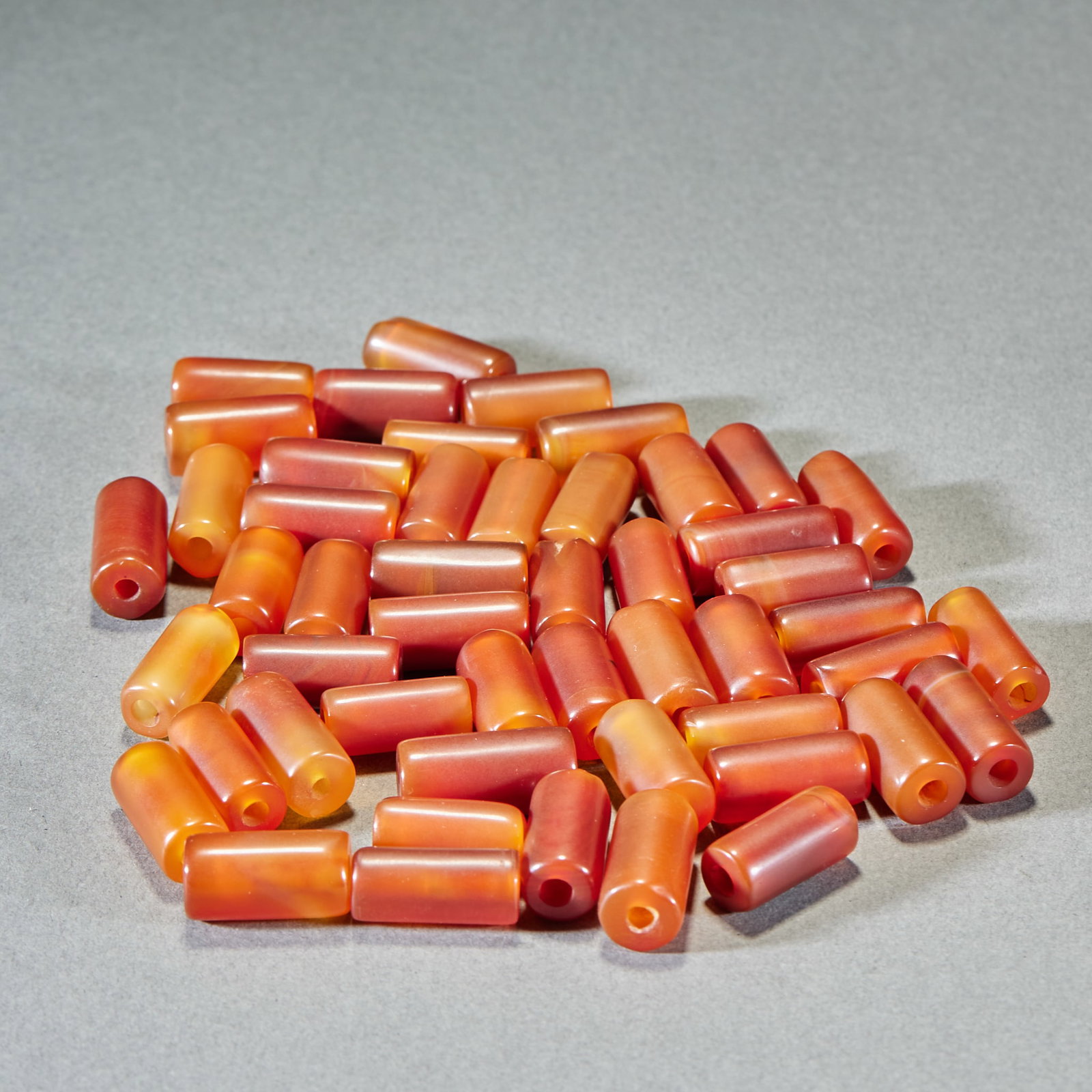 50 Pieces Agate Straight Tube Beads: 50 Agate Straight Cylinder Beads: Polished from natural agate into straight cylinder shape, mild luster, natural texture and regular holes; Single bead length 2cm, width 1cm, total 50 pieces; Classic 