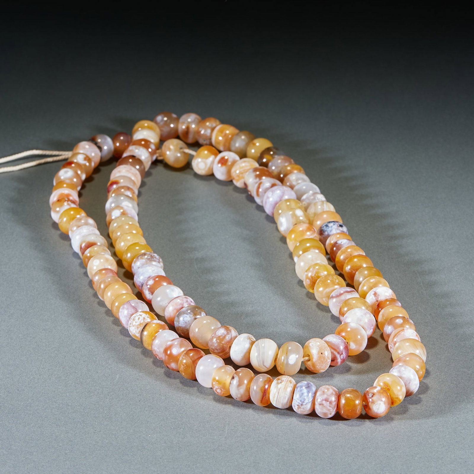50 Pieces Agate Straight Tube Beads: 50 Straight Agate Tube Beads: Polished from natural agate into straight tube shape, transparent luster, fine texture and smooth holes; Single bead length 2.5cm, total 50 pieces; Classic ancient tube
