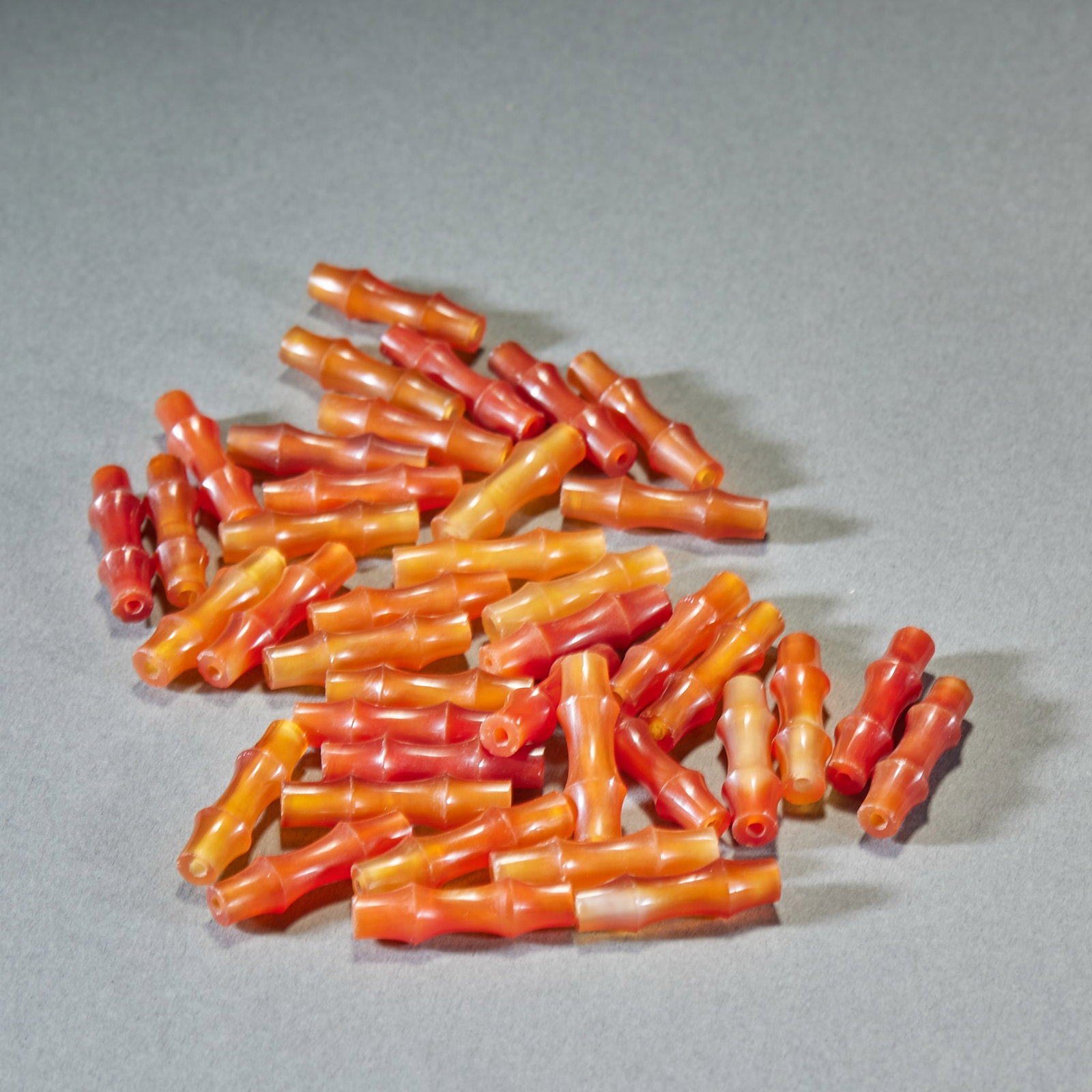 40 Pieces Agate Bamboo Joint Beads: 40 Agate Bamboo-Joint Beads: Carved from natural agate into bamboo-joint shape, mild luster, clear texture and smooth holes; Single bead length 2.9cm, width 0.8cm, total 40 pieces; Bamboo-joint