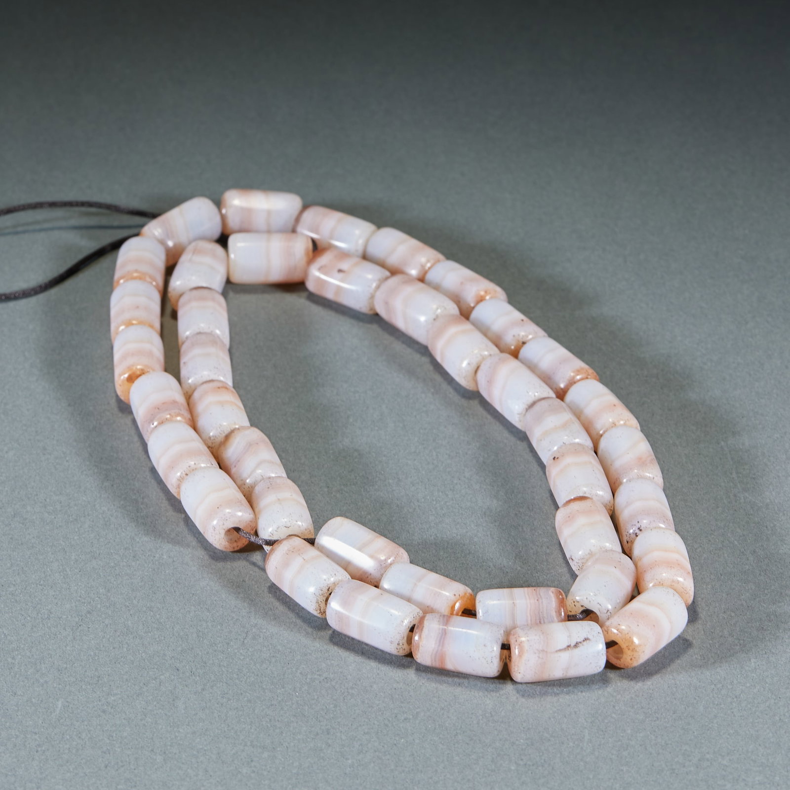 20 Pieces Agate Animal Shaped Beads: 20 Agate Animal Beads: Carved from natural agate into rooster animal shape, ruddy luster, fine carving and vivid form; Single bead length 2cm, width 2cm, total 20 pieces; Animal beads imply