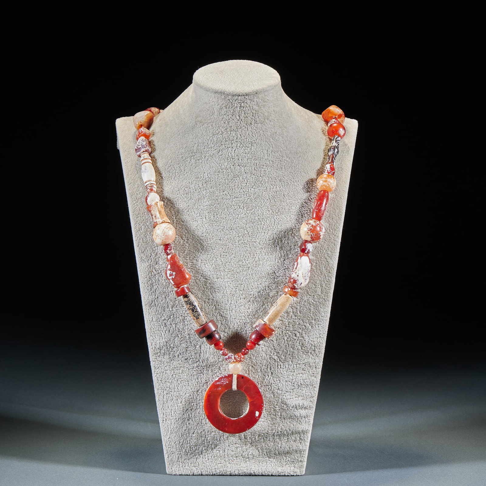 30 Pieces Agate Straight Tube Beads: 30 Agate Straight Tube Beads: Polished from natural agate into straight cylinder shape, transparent luster, clear texture and regular holes; Single bead length 4cm, width 0.7cm, total 30 pieces; Class