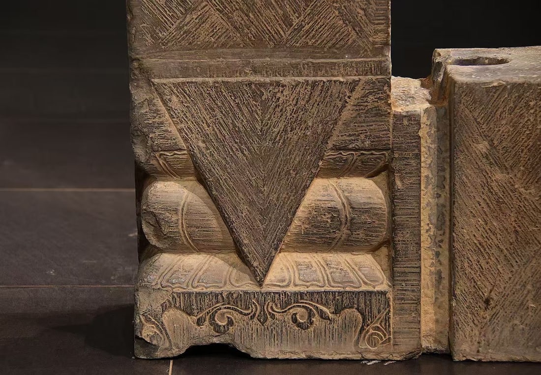 Ming Dynasty Bluestone Door Plinths with Turtle Shell Patterns - 5