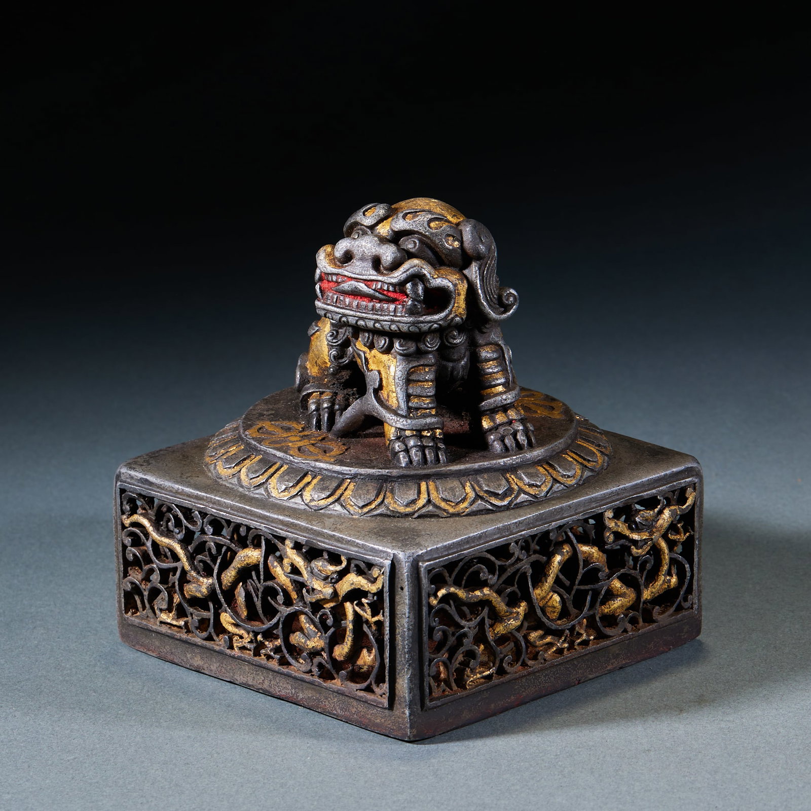 Openwork Seal with Lion Knob - 2