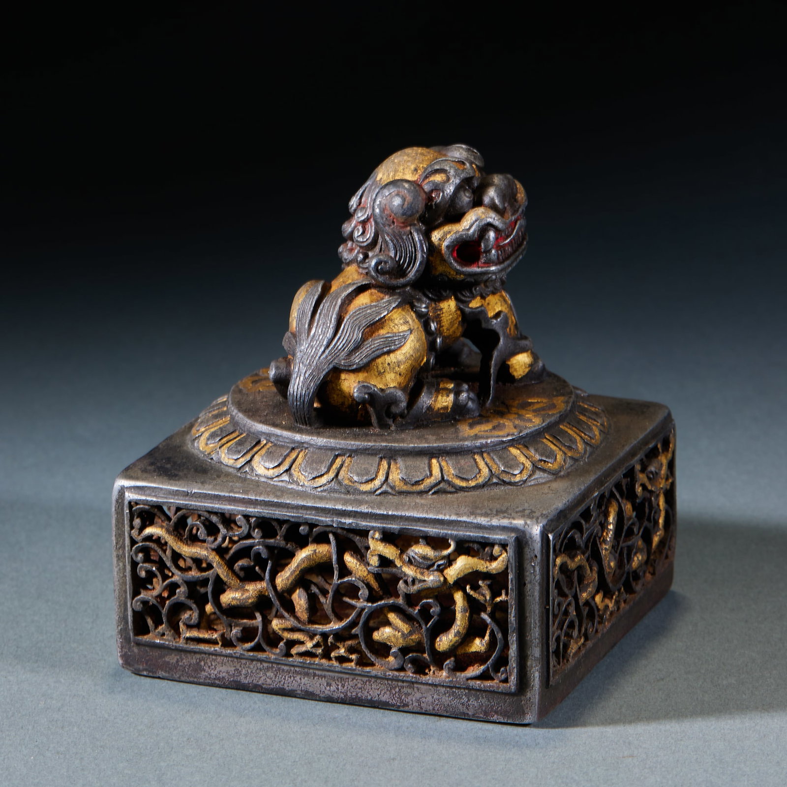 Openwork Seal with Lion Knob - 5
