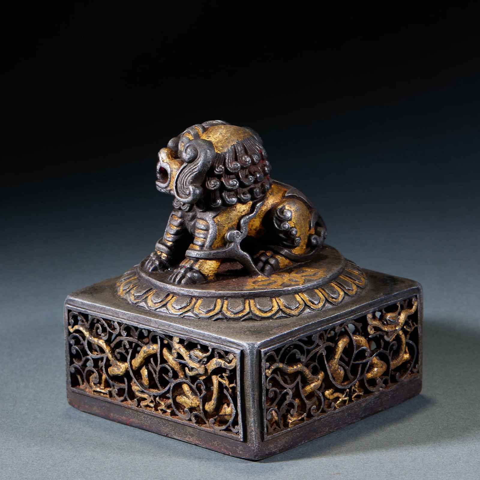 Openwork Seal with Lion Knob - 7