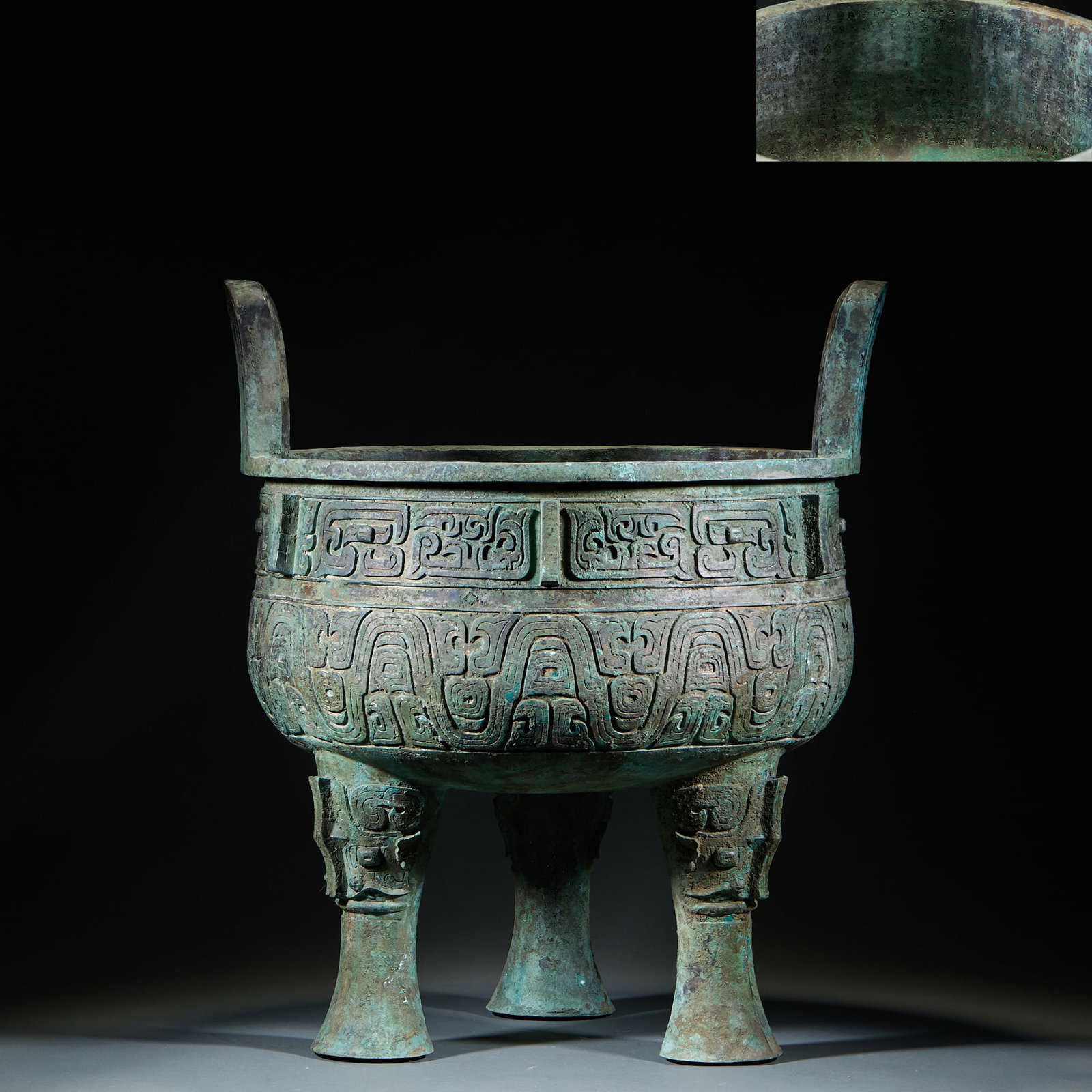 Western Zhou Dynasty Bronze Great Ke Ding Vessel: Western Zhou Dynasty Bronze Great Ke Ding, mould-cast in bronze, with two upright ears and three legs, the neck decorated with fret patterns, the belly surrounded by classic Western Zhou wave