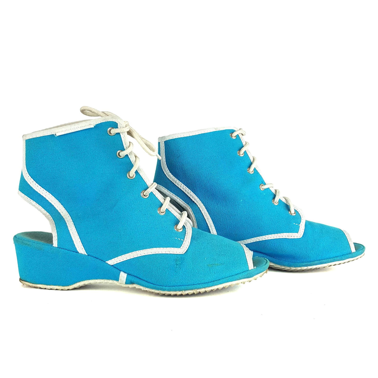 RARE Vintage 1970s BOROSANA Canvas Lace Up Open Toe Ankle Boot Shoe: Style #: V3PSHW143 Label: BOROSANA Manufactured: Yugoslavia Material: Cotton Canvas | Rubber Color: Turqouise | White Condition: Good Used Vintage (Light Normal Wear from Normal Use, Esp to Bottom Sol