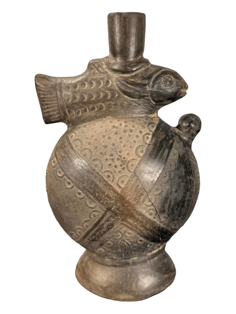 Pre-Columbian Chimu Pottery vessel (1 of 2)
