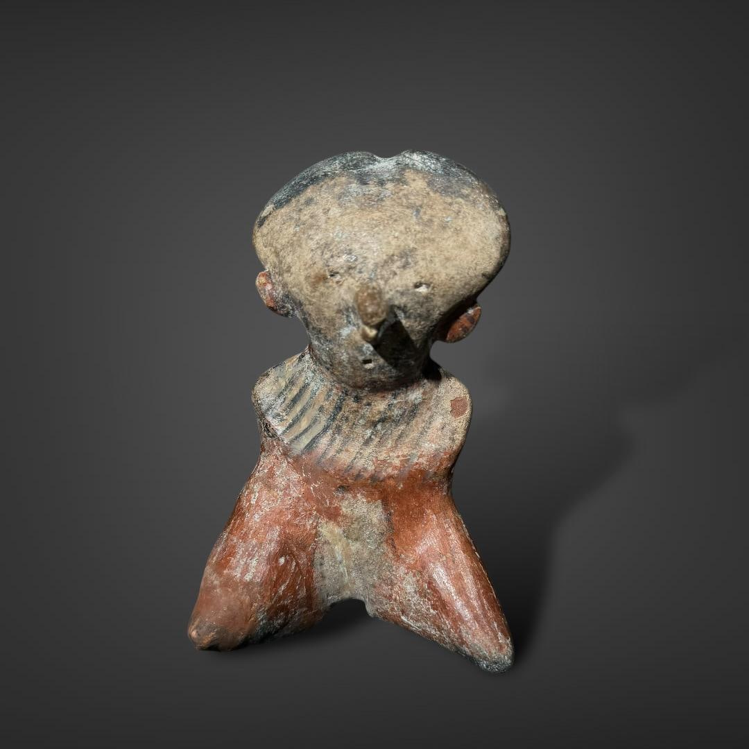 Pre-Columbian Chinesco seated figure (1 of 4)