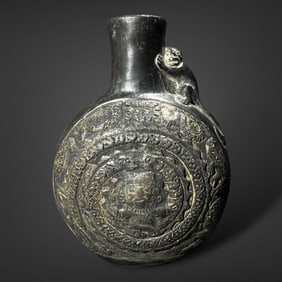 Pre-Columbian Chimu pottery vessel