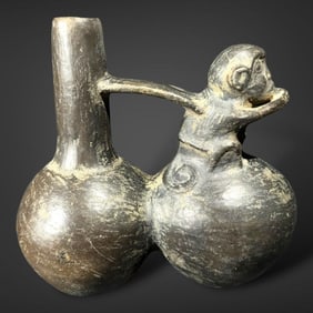 Pre-Columbian Chimu pottery vessel