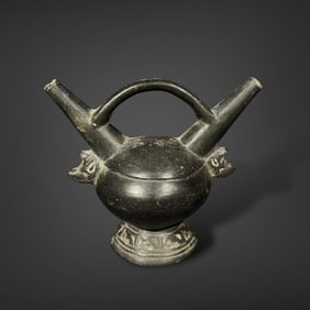 Pre-Columbian Lambayeque pottery vessel