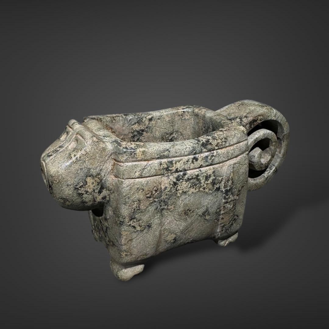 Pre-Columbian Valdivia green stone mortar (1 of 5)