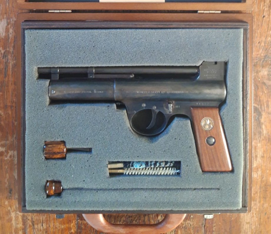Antique Pre-WW2 Webley & Scott Mark I Third (3) Series Air Pistol: Very nice Pre-War Webley & Scott Mark I 3rd series Air Pistol. Break Barrel, approx. 367/273 FPS, wood grips, adj. rear sight, 100-degree grip slant ("straight grip"), manual safety, 8.5 in. (21.6cm) 
