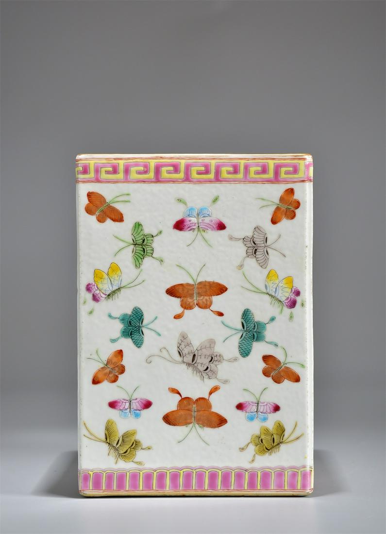 Qing Dynasty pastel butterfly pattern pen holder (1 of 9)