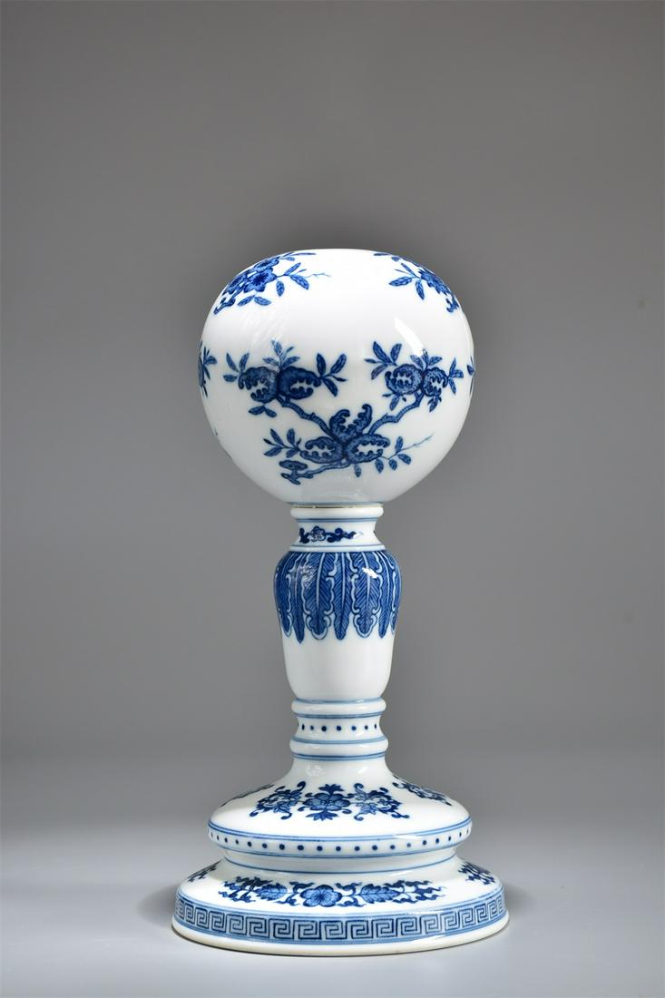 Qing Dynasty blue and white flower hat stand (1 of 10)
