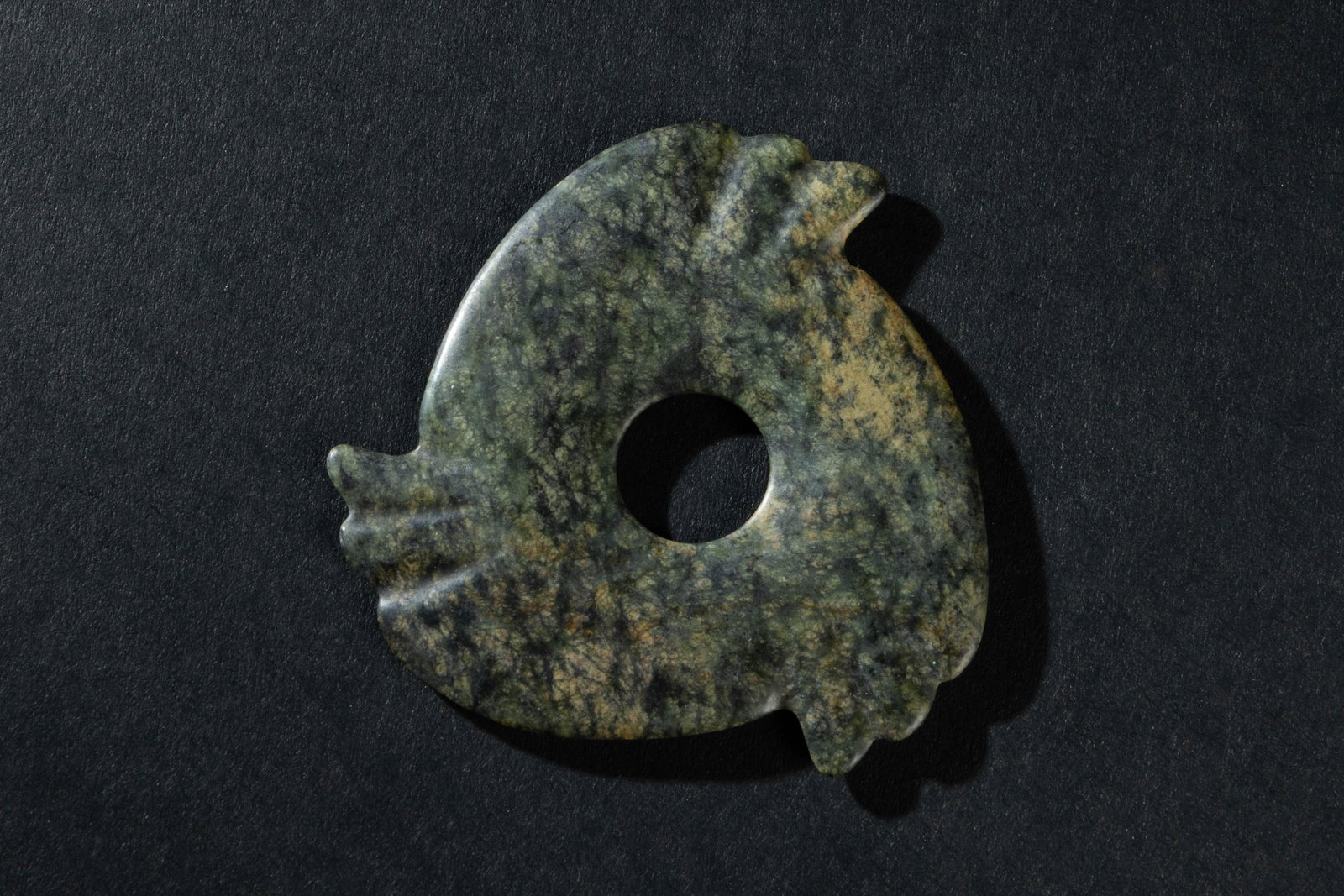 Hongshan neolithic jade crouching bird (1 of 5)