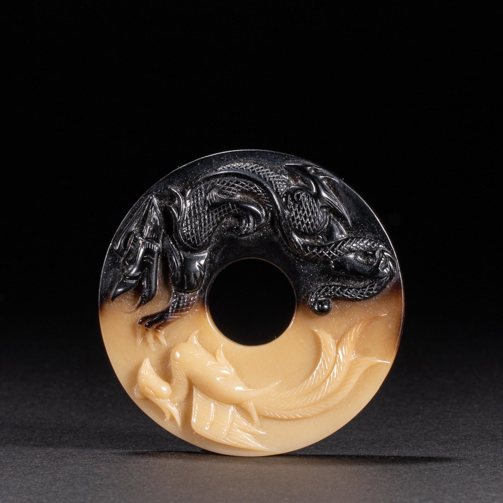 Jade in Hetian before the Ming Dynasty: Diameter: 5.8cm, weight: 45g