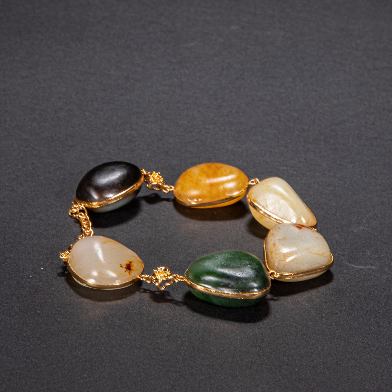 Hetian jade bracelet: Length: 2.2 cm, weight: 57 grams
