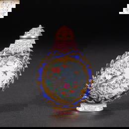 Enamel snuff bottle painted in Qing Dynasty