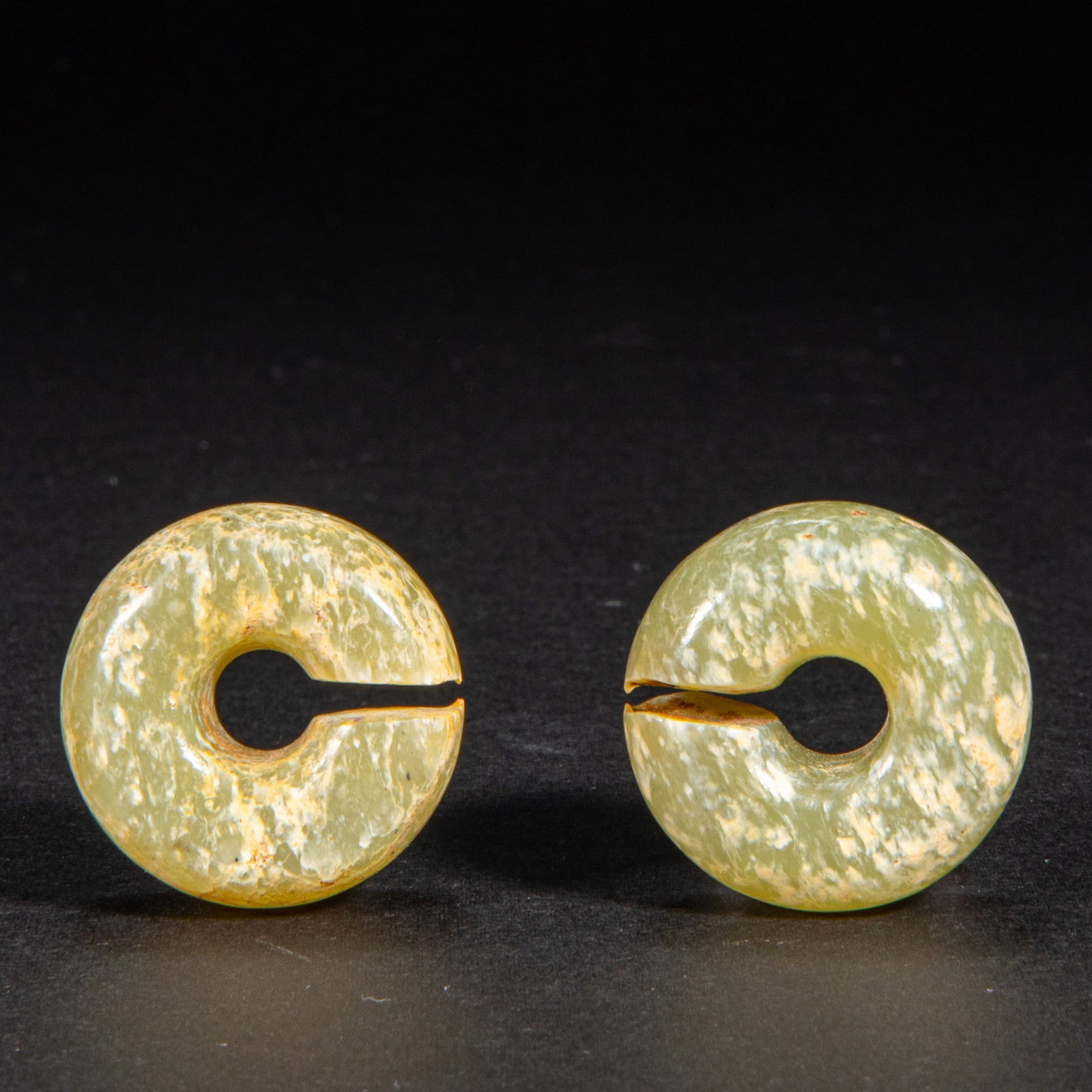 Before the Ming Dynasty, jade lacked a pair: Height: 3cm, width: 3cm, weight: 20g