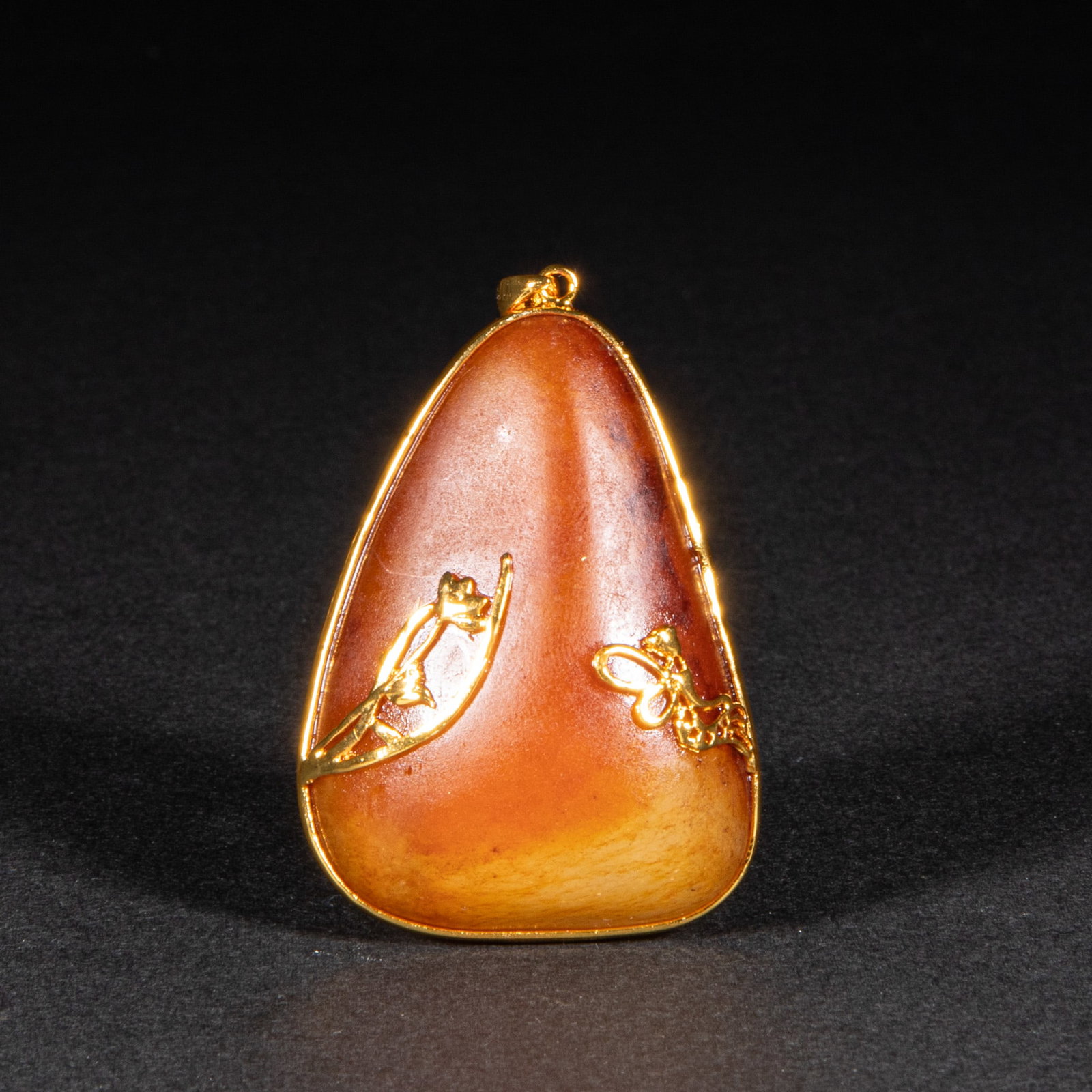 Hetian jade pendant: Height: 5.5 cm, width: 4 cm, weight: 61 g