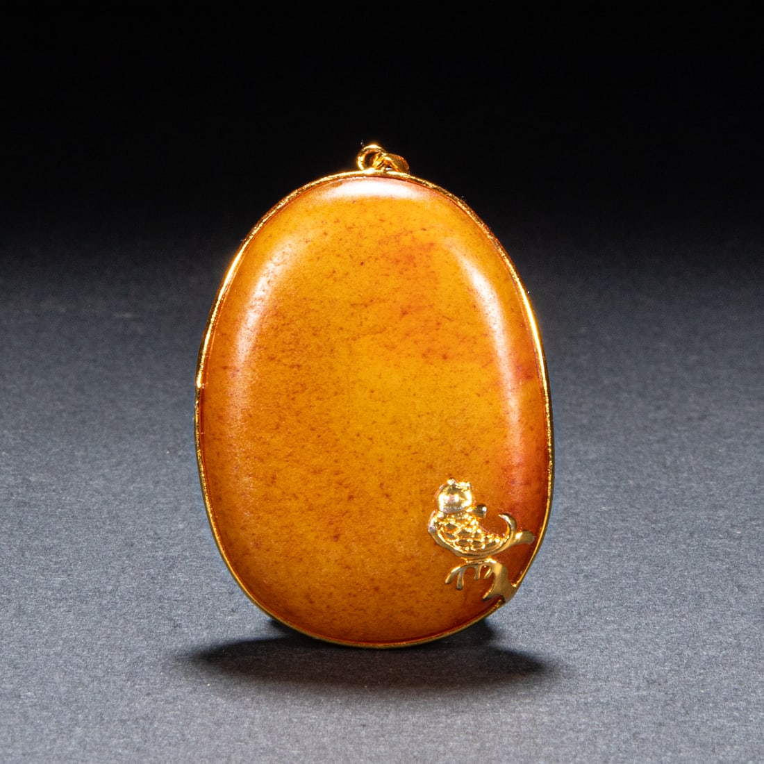 Hetian jade pendant in Qing Dynasty: Height: 6 cm, width: 4 cm