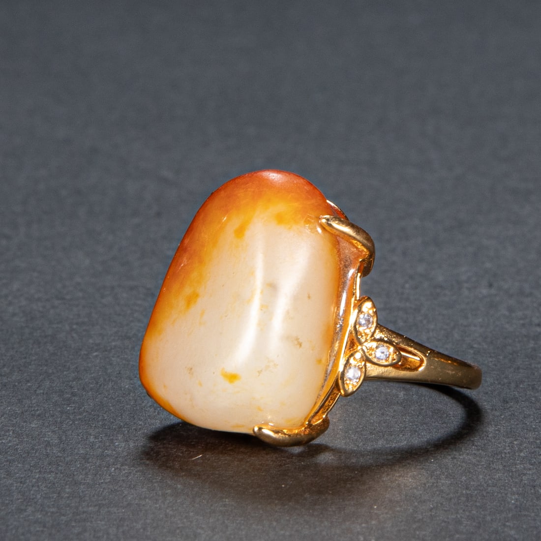 Hetian jade ring of Qing Dynasty (1 of 3)