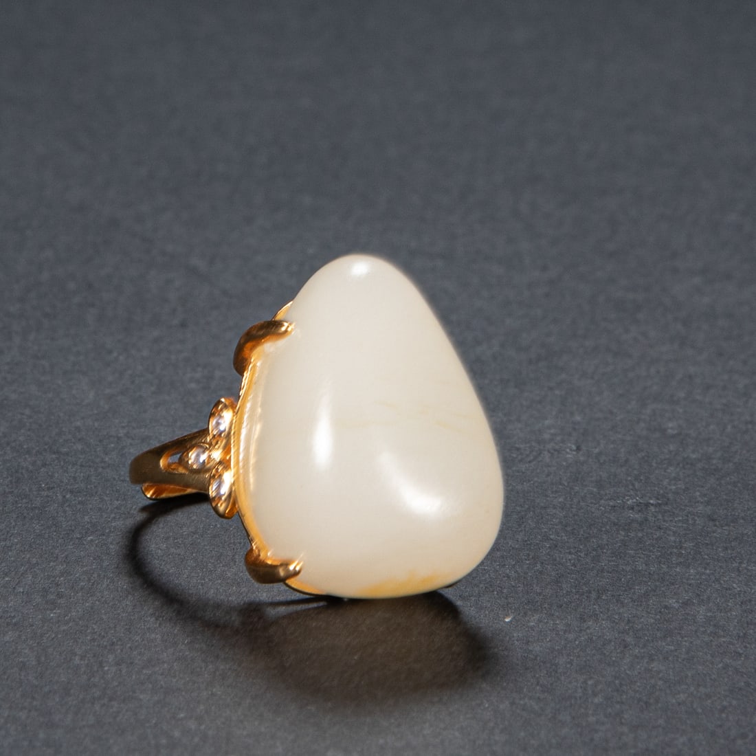 Hetian jade ring of Qing Dynasty (1 of 4)