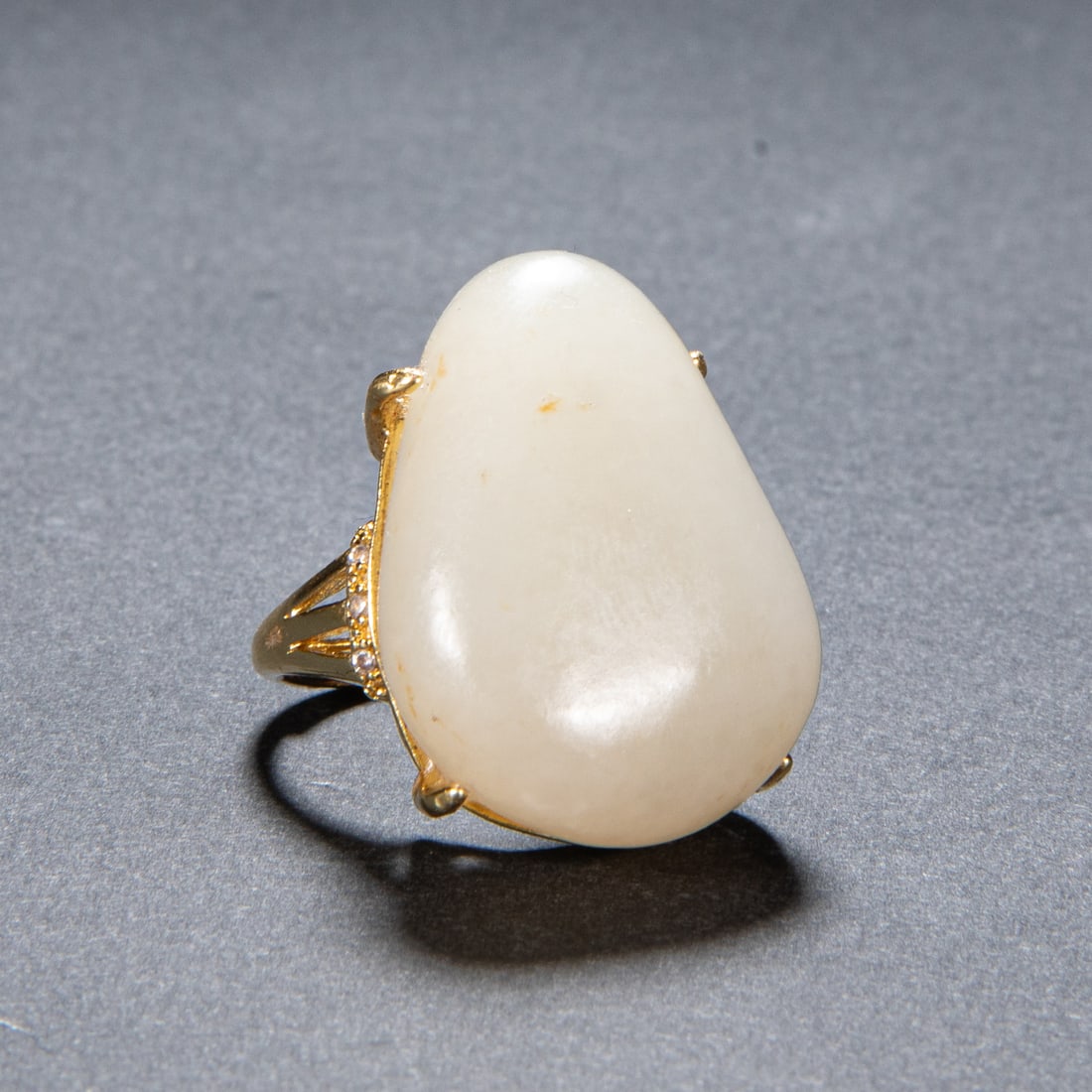 Hetian jade ring of Qing Dynasty (1 of 5)