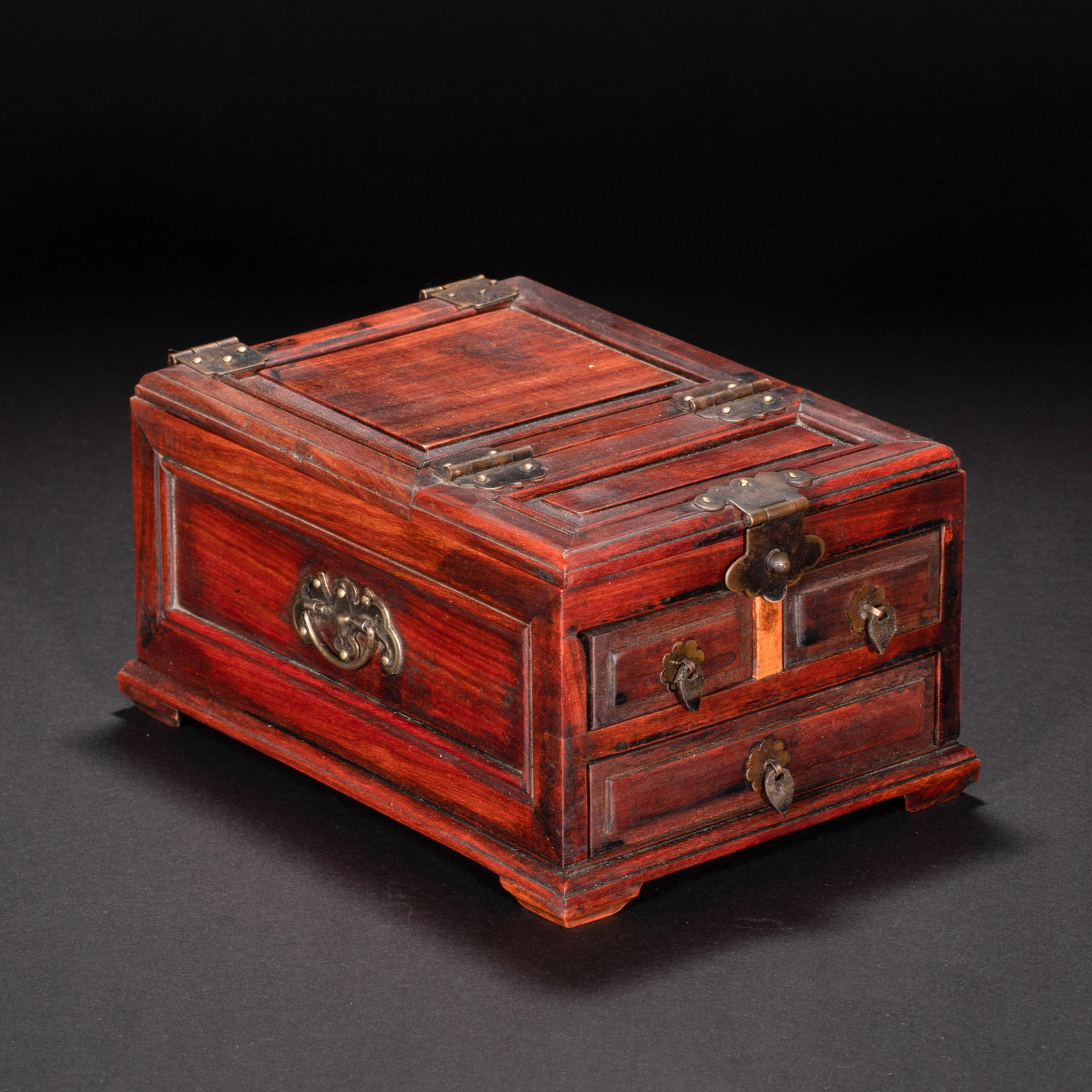 Yellow rosewood organ box of Qing Dynasty: Height: 9.5cm, width: 18.5cm, weight: 877g