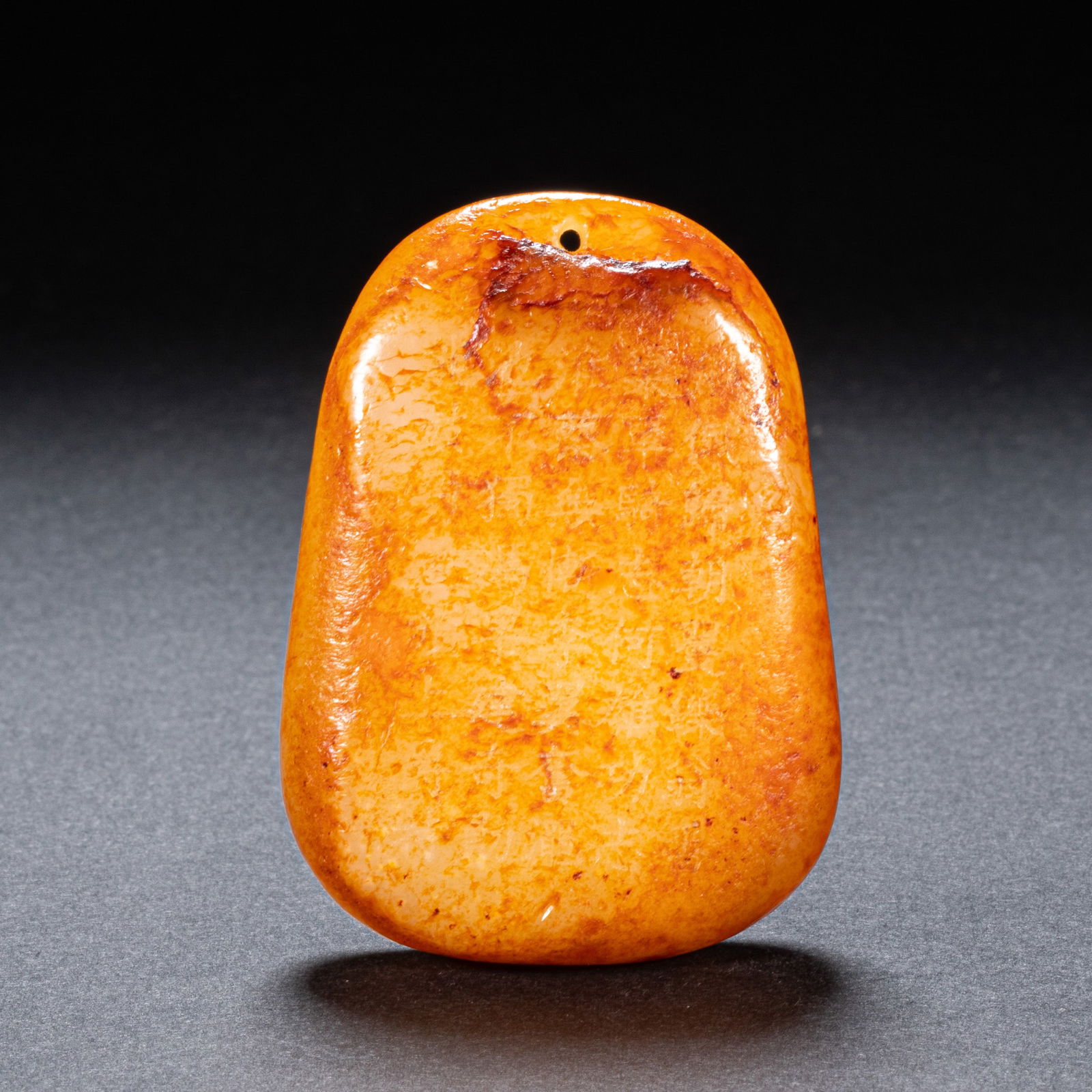 Hetian jade pendant in Qing Dynasty: Height: 6 cm, width: 4.5 cm, weight: 76 g