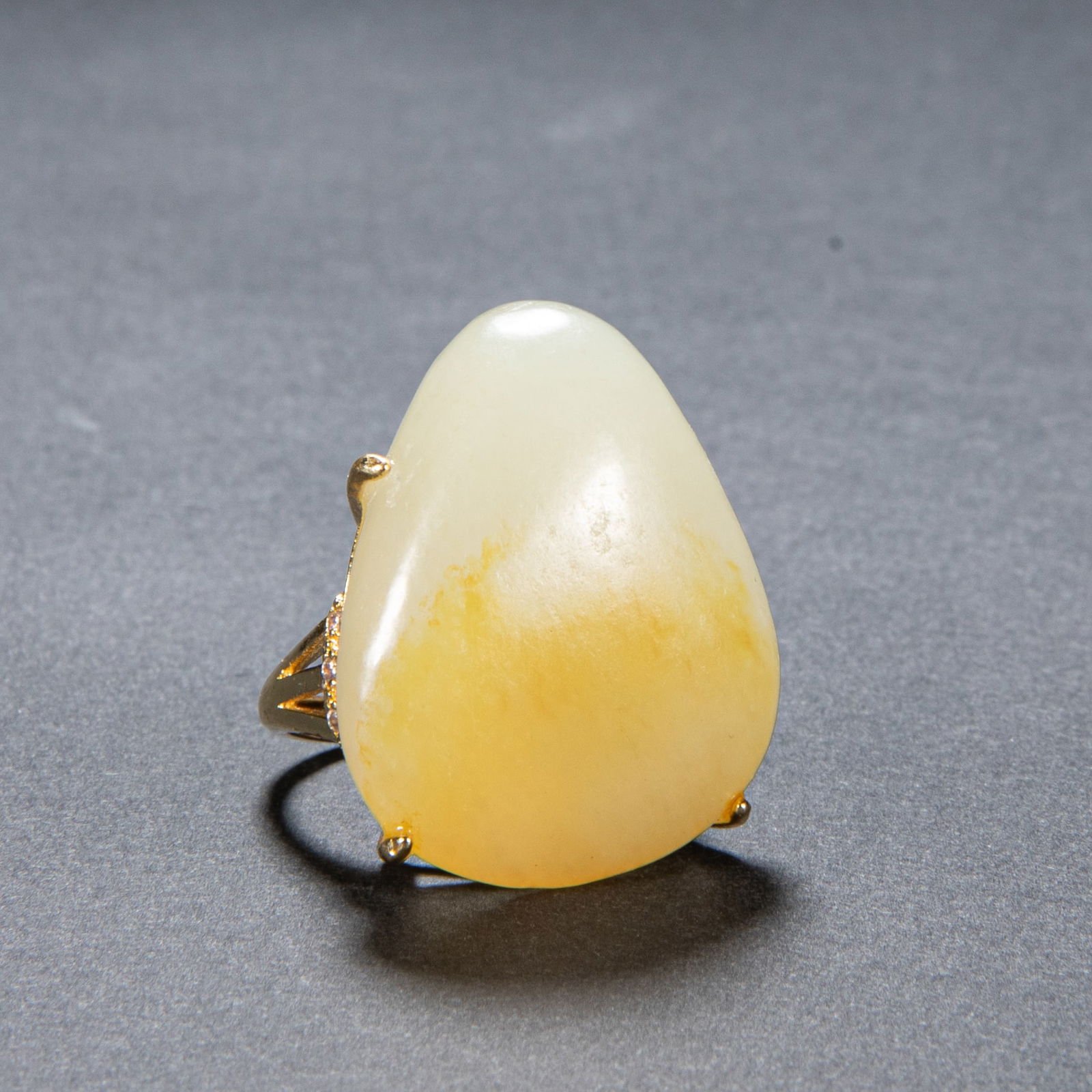 Hetian jade ring of Qing Dynasty (1 of 4)