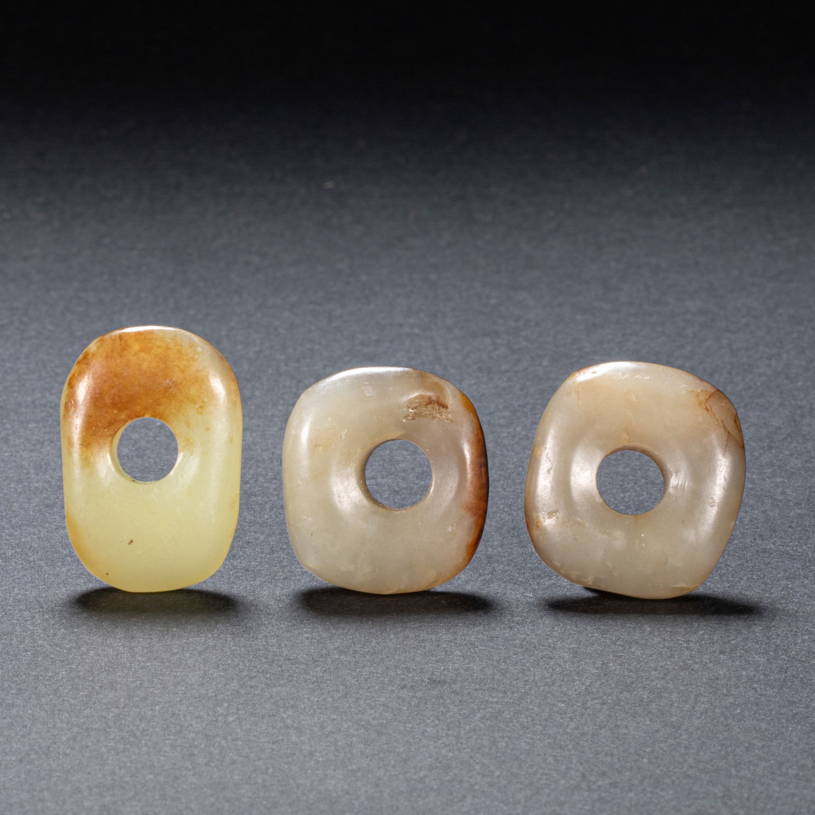 Hongshan Cultural Jade: Height: 2.5 cm, width: 2 cm, weight: 17 grams