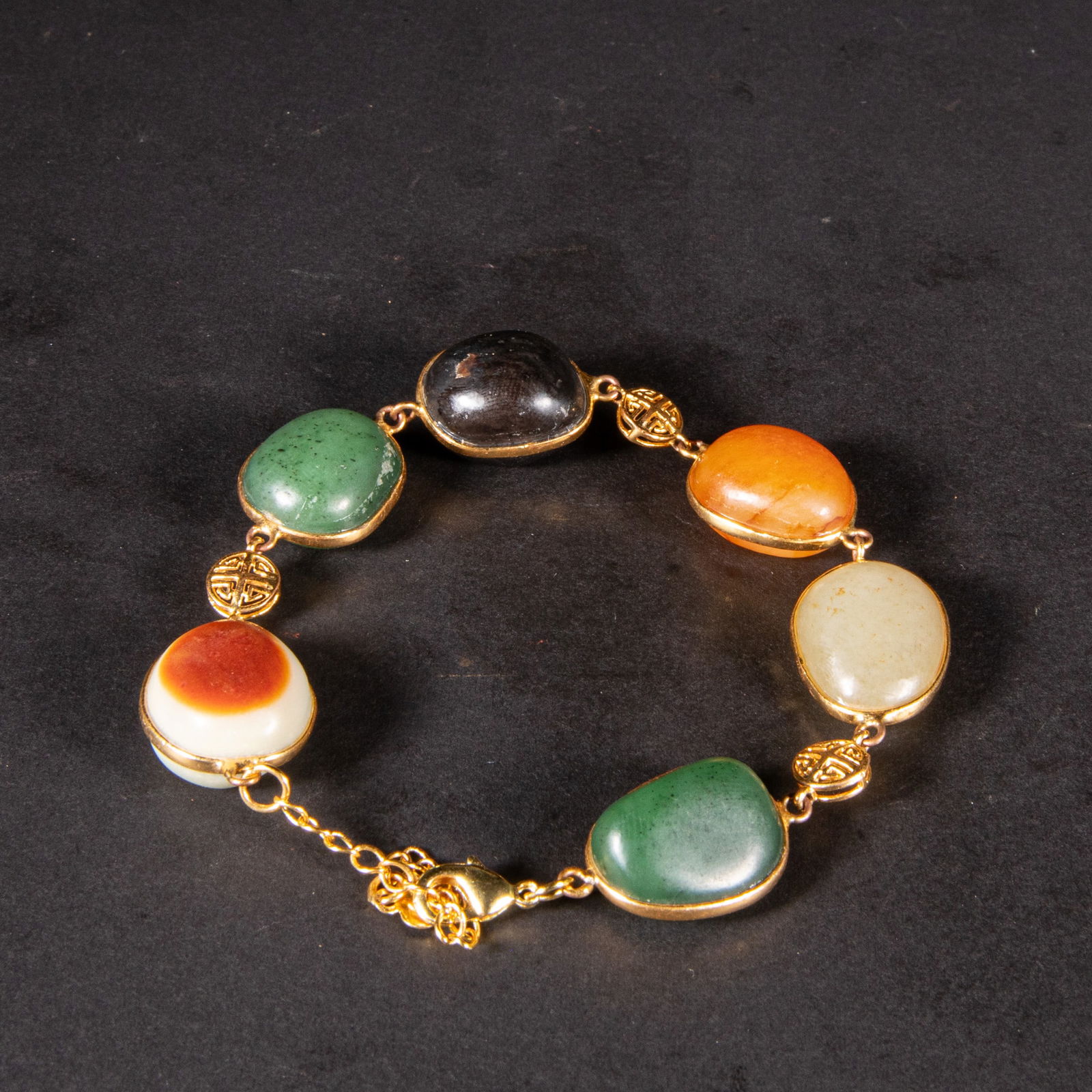 Hetian jade bracelet: Length: 2 centimeters, weight; 44 grams