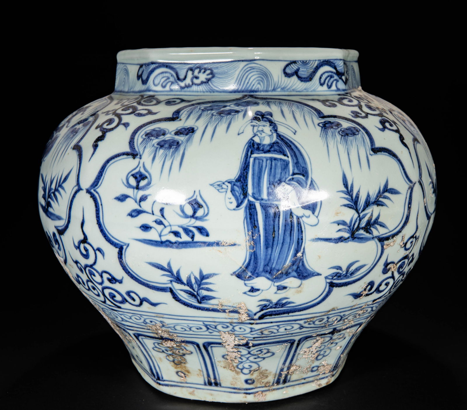 A 15th-century blue and white porcelain jar: Height:35cm, width:35cm