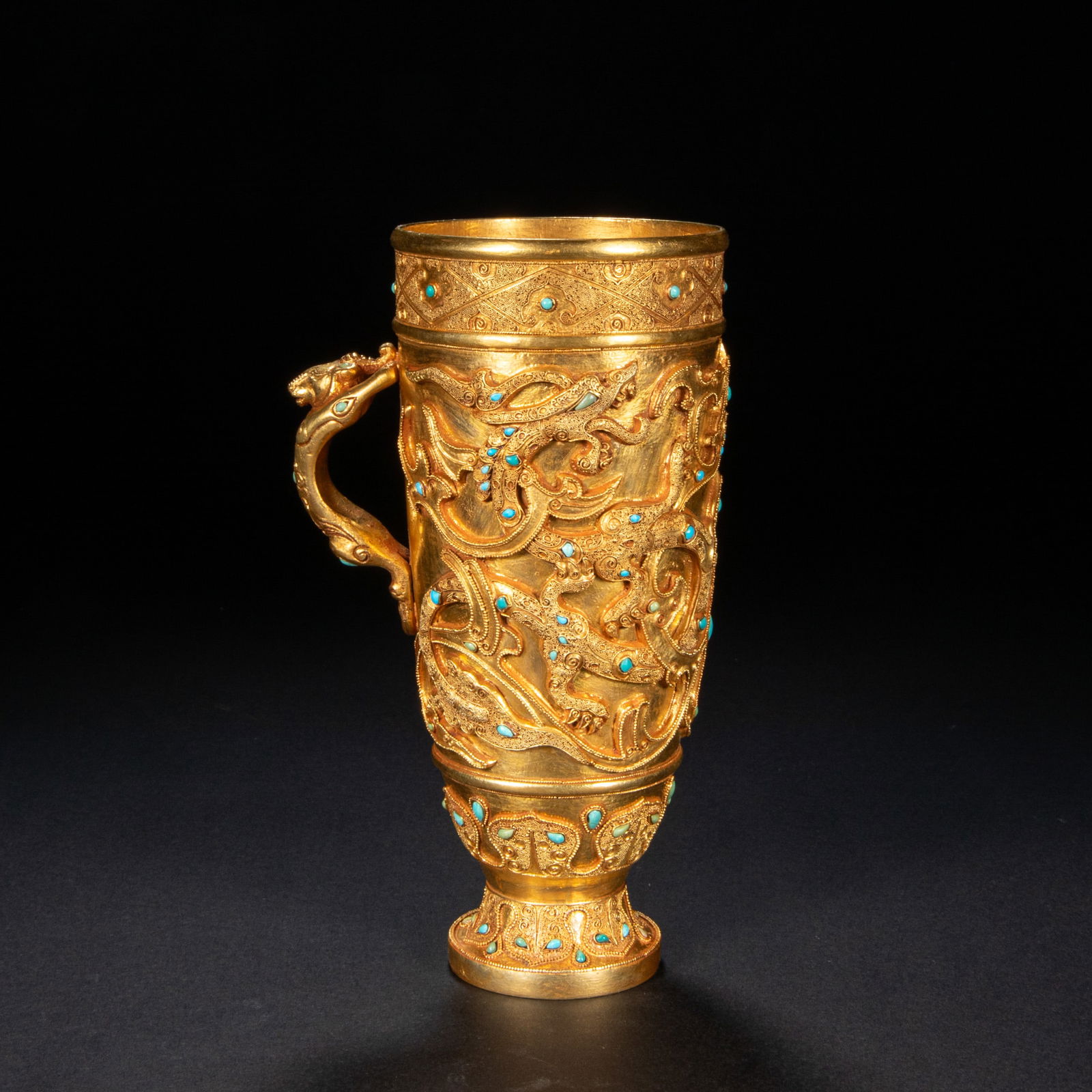 A 3th-century gold gemstone cup (1 of 14)