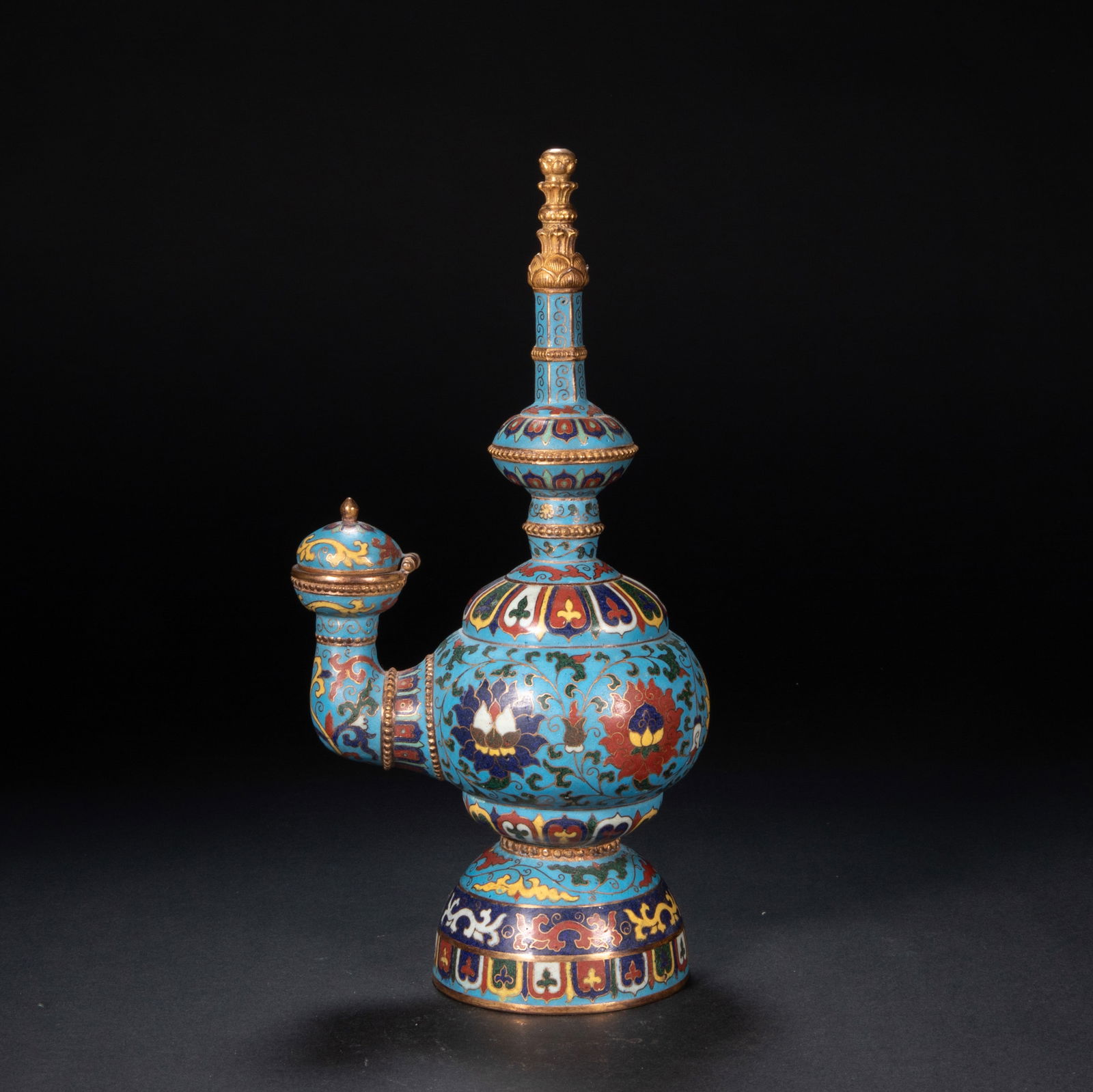 A 15th-century cloisonne clean bottle (1 of 11)