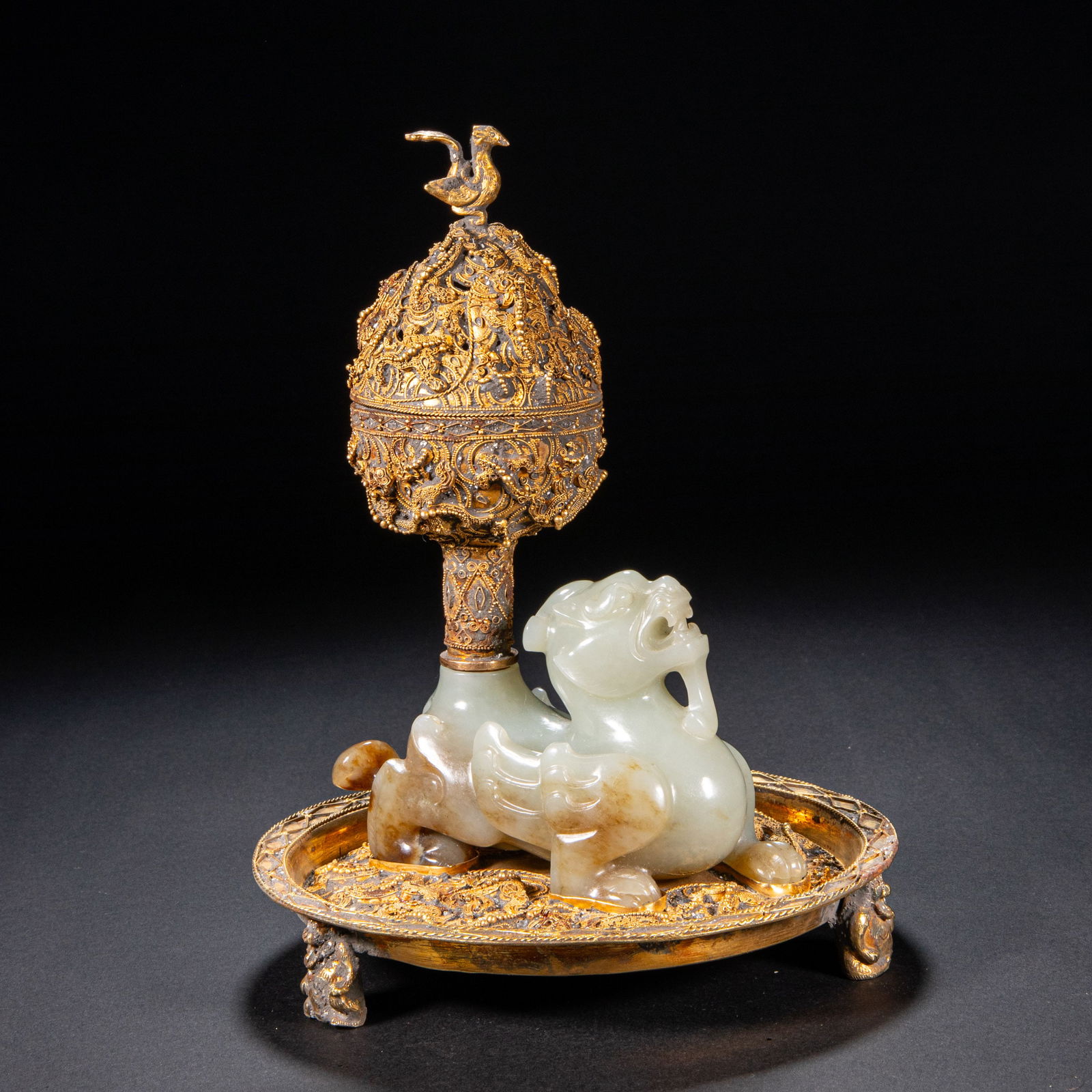 A 3th-century incense burner inlaid with gold and Hetian jade (1 of 12)