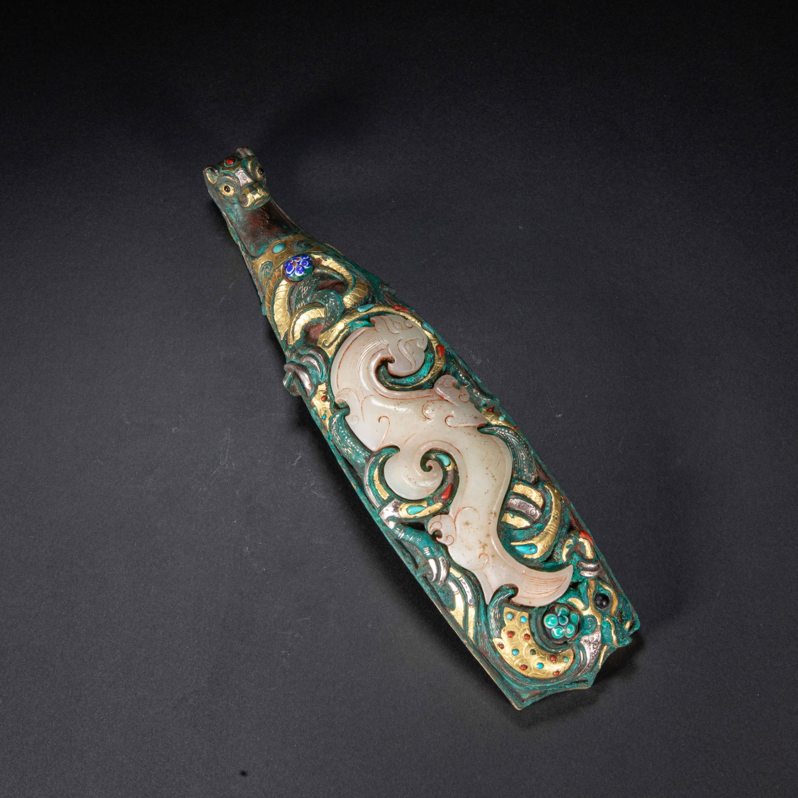 A 3th-century gold-inlaid Hetian jade belt hook: Height:28cm, width:5cm