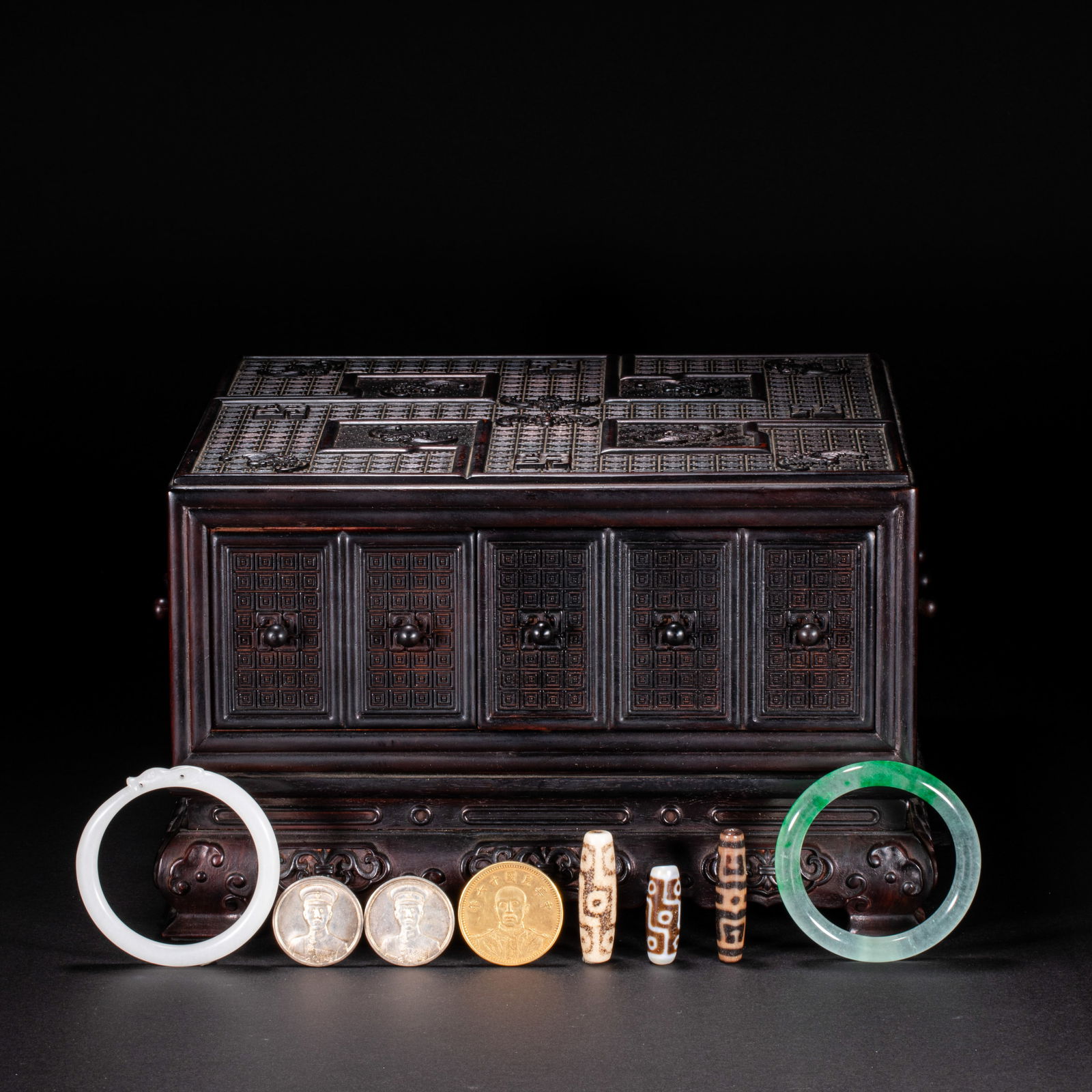 A 19th-century rosewood treasure box: Height:25cm, width:45cm