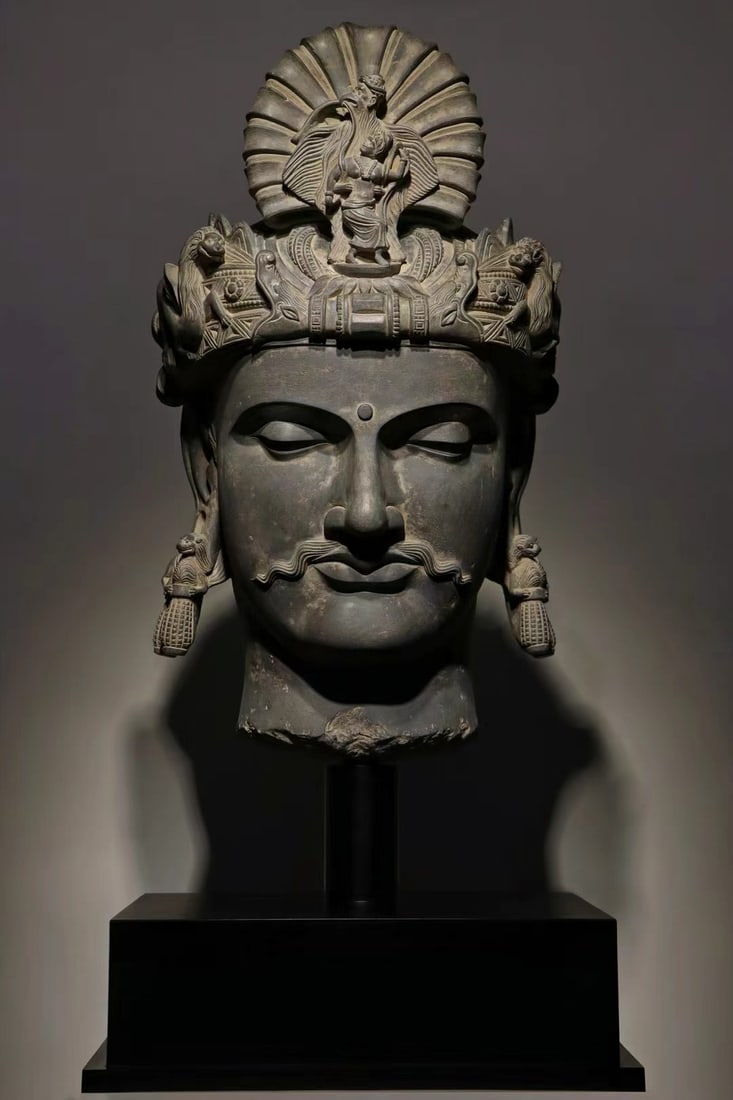 A 2nd century Gandhara Gyro Buddha statue (1 of 6)