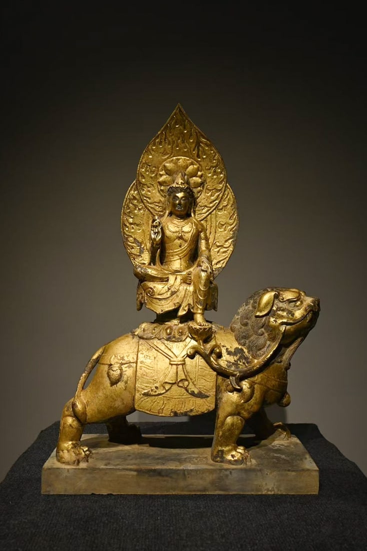 A 6th-century bluestone Buddha statue with gilded patterns: Height:105cm, width:80cm